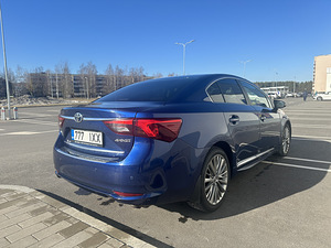 Toyota Avensis (4 foto / 12)