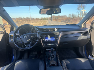 Toyota Avensis (8 foto / 12)