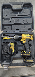 Аккумуляторная дрель Dewalt (1 фото из 2)