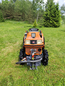 Jaapani väiketraktor Kubota B1-15 hüdraulilise lumesahaga (4 foto / 10)