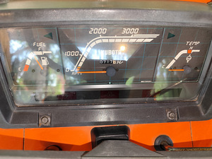 Jaapani väiketraktor Kubota B1-15 hüdraulilise lumesahaga (10 foto / 10)