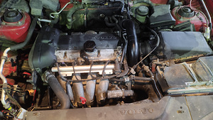 Volvo s40 1.9T 147 kW varuosad (5 foto / 8)