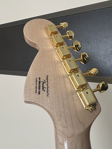 Fender Squier Stratocaster 40th anniversary gold edition (6 foto / 6)