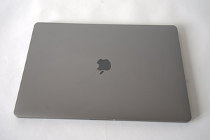 Apple MacBook Pro i7 2.6Ghz 15" 2018 UHD Graphics 630 (4 foto / 8)