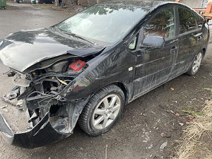 Toyota Prius (4 foto / 6)