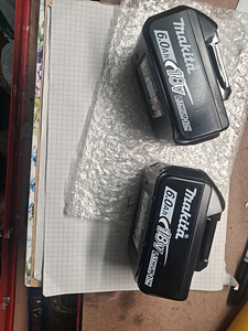 Продам 2 акумулятора MAKITA 6.0 (1 фото из 3)