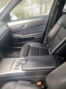 MERCEDES-BENZ E 220 BLUETEC 2.1 125kW AVANTGARDE (11 foto / 15)