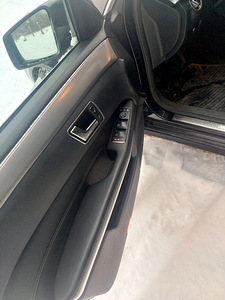 MERCEDES-BENZ E 220 BLUETEC 2.1 125kW AVANTGARDE (12 foto / 15)