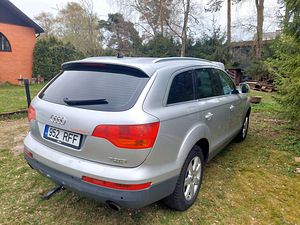 AUDI Q7 S-LINE (2 foto / 5)