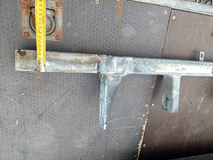 КВАДРАТНЫЙ СТОЛБ. (3 фото из 5)