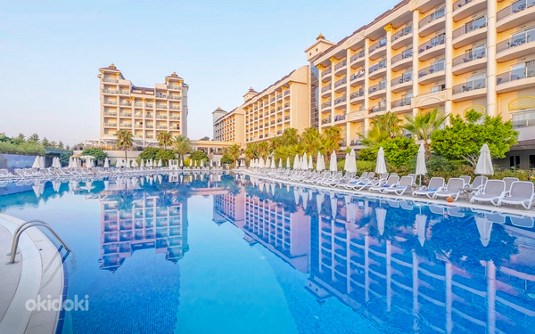 LAKE RIVER SIDE HOTEL