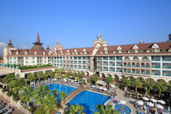 SIDE CROWN PALACE HOTEL
