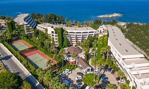 THE GRAND BLUE SKY HOTEL (5 foto / 10)