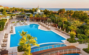 COMMODORE ELITE SUITES & SPA (7 фото из 10)