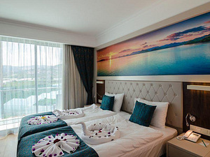 THE LUMOS DELUXE RESORT HOTEL & SPA (13 foto / 24)
