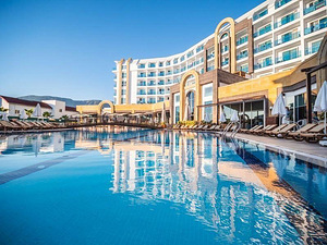 THE LUMOS DELUXE RESORT HOTEL & SPA (16 foto / 24)