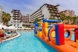 HOLIDAY PARK RESORT HOTEL (3 foto / 10)
