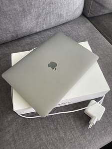 MacBook Air 256 ГБ 2020 г. (2 фото из 3)