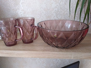2 kruusi 300 ml,+salatikauss 1,6l, lillast klaasist (1 foto / 1)