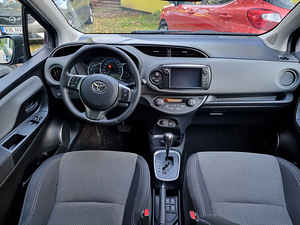 Toyota yaris Hybrid 54kw (7 foto / 10)