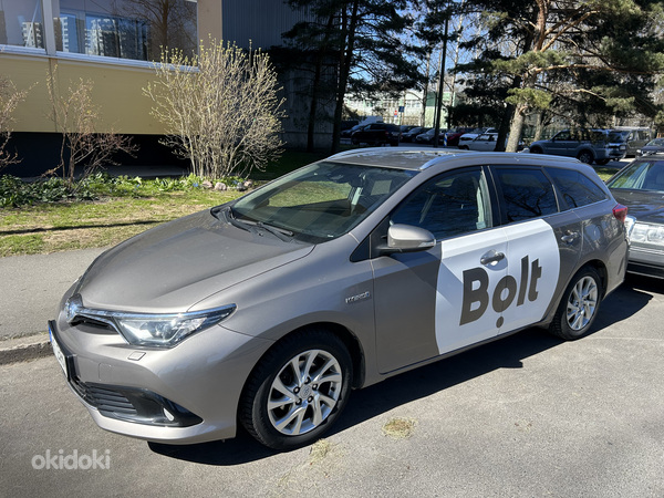 Toyota Auris Hybrid/LPG Bolt/UBER