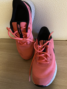 Erkroosad Nike Revolution tossud 38,5nr (4 foto / 6)