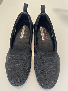 Skechers Air cooled nr 39 mustad kingad (1 foto / 2)