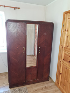 Riidekapp vanaaegne, täispuidust,korralik (1 foto / 4)