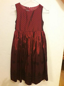 Pidulik kleit alusseelikuga. 128-134 cm. (1 foto / 2)