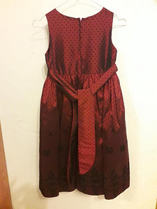 Pidulik kleit alusseelikuga. 128-134 cm. (2 foto / 2)