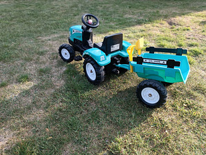 Pedaalidega mängutraktor 3-6 aastastele (2 foto / 2)