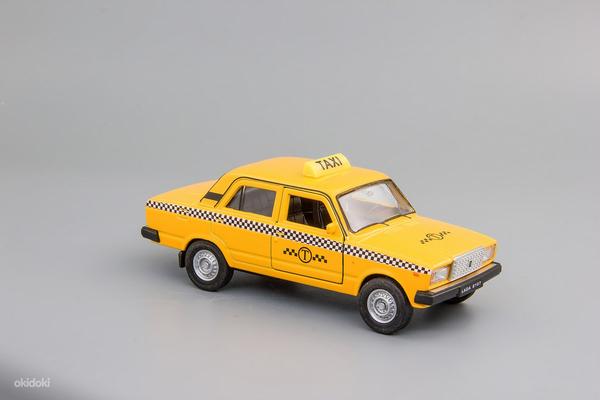 Модель автомобиля Лада ВАЗ 2107 такси 1:36 (фото #1)