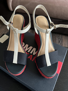 Suvekingad Tommy Hilfiger , 36 suurus (1 foto / 3)
