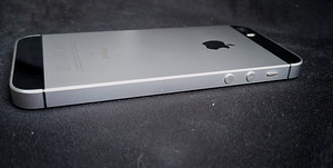 iPhone SE Space Gray 32 GB 2016 (5 foto / 7)
