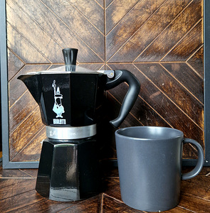 Bialetti Moka Express 6 Cup Espressokann (1 foto / 3)
