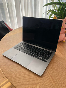 M: Macbook Air 256gb (early 2020) (1 foto / 3)