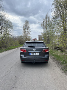 Toyota Avensis 2.2D (3 фото из 4)
