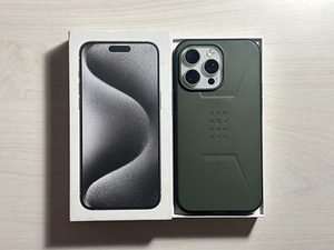 Apple iPhone 15 Pro Max White Titanium 256GB v heas korras. (3 foto / 9)