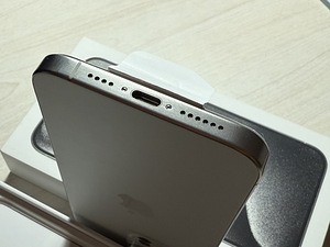 Apple iPhone 15 Pro Max 256GB White Ti, nagu uus! Aku 99% (5 foto / 9)