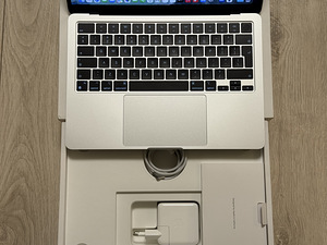 Apple Macbook Air 13 M2 8/256GB Silver SWE как новый. Аккумулятор 98% (5 фото из 8)