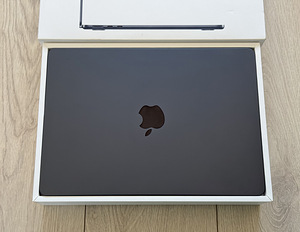 Apple Macbook Air 13 M2 16/256GB aku 100% gar.02.2027 (1 foto / 9)