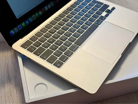 Apple Macbook Air 13 M4 16/256GB SWE Starlight nagu uus!