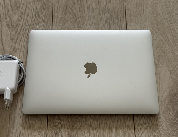 Apple Macbook Pro 13 M1 8/256GB Silver ENG/RUS v heas korras