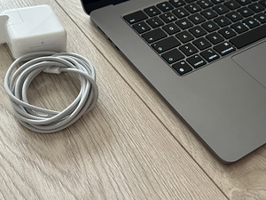 Apple Macbook Air 15 M3 16/512GB SWE как новый! Aky 100% (4 фото из 6)