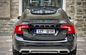 Volvo S60 R-Design (4 foto / 6)