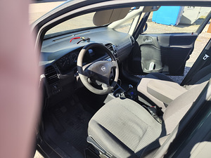 Opel Zafira (3 foto / 5)