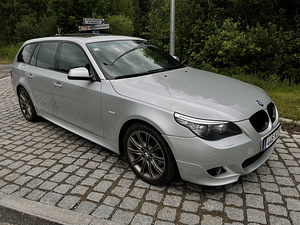 BMW 530d 173kw Facelift M pakett Shadowline (1 foto / 15)