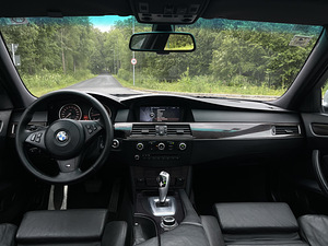 BMW 530d 173kw Facelift M pakett Shadowline (7 foto / 15)