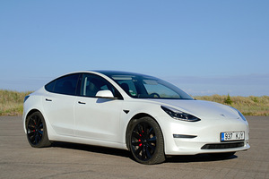 Model 3 360 kw, 75kwh long range, dual motor performance (1 foto / 10)