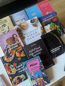 Книги (2 фото из 5)